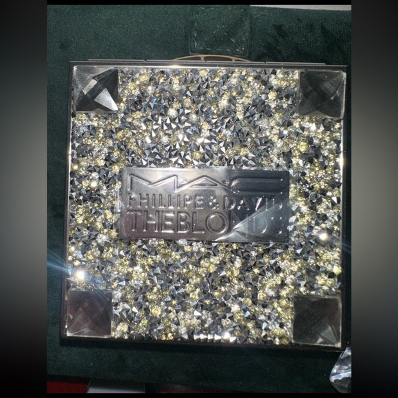 MAC Theblonds Magic Dust Powder - Picture 2 of 12